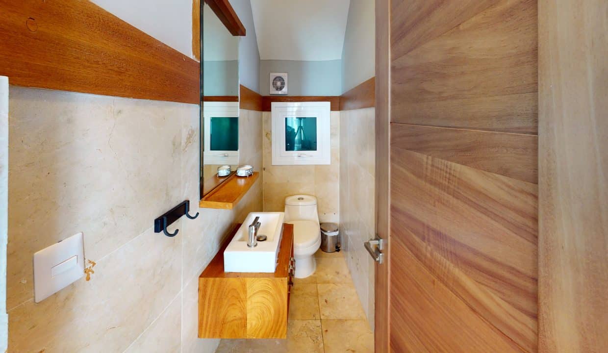 Apartment-E2-Arenas-Beachfront-Condos-Bathroom