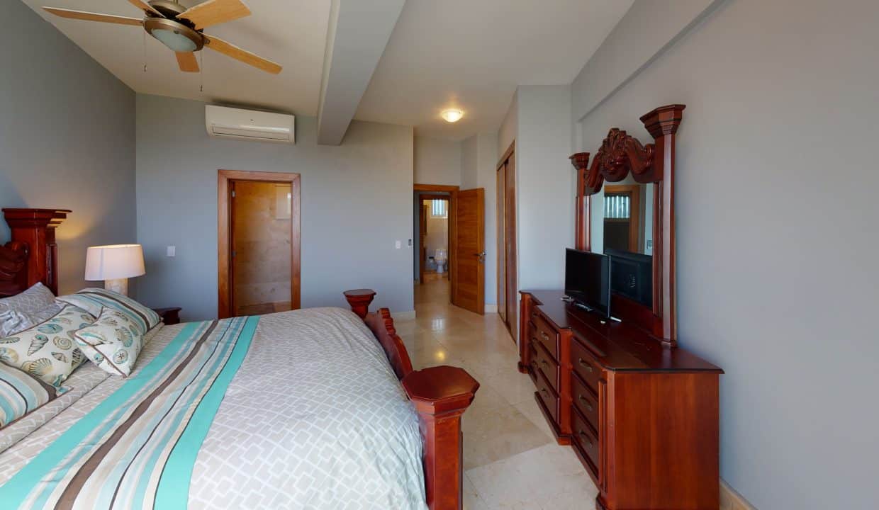Apartment-E2-Arenas-Beachfront-Condos-Bedroom (1)