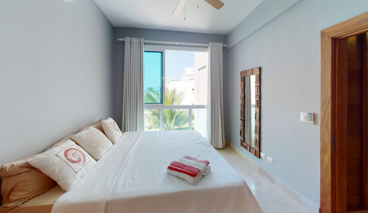 Apartment-E2-Arenas-Beachfront-Condos-Bedroom (3)