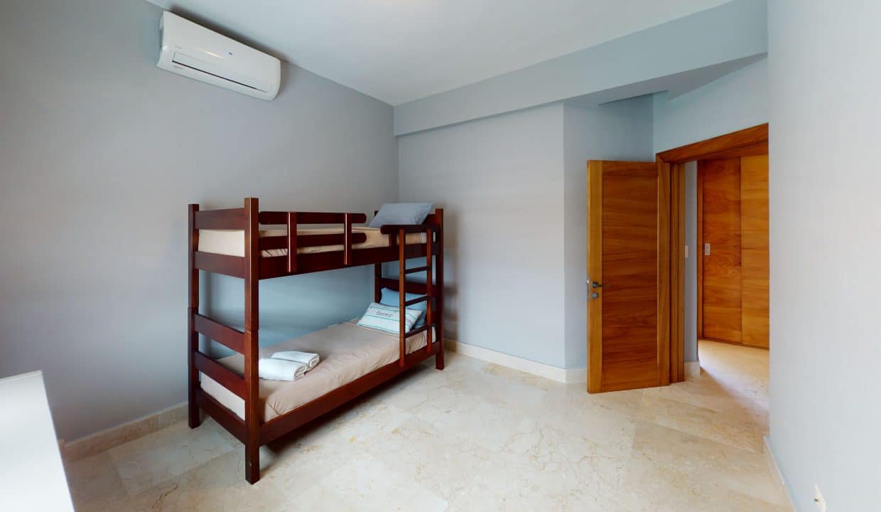 Apartment-E2-Arenas-Beachfront-Condos-Bedroom (4)