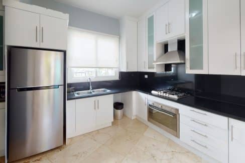 Apartment-E2-Arenas-Beachfront-Condos-Kitchen (1)