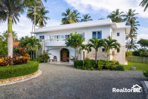 For Sale Beachfront house 5 bedroom- Villa For Sale - Land For Sale - RealtorDR For Sale Cabarete-Sosua