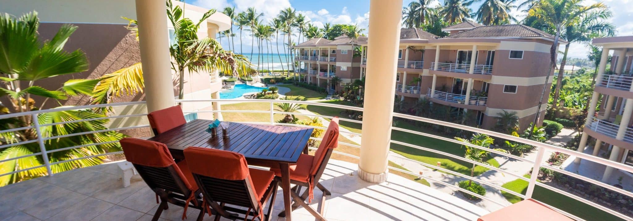 Rare spacious 3-Bedroom Penthouse In The Coast with Vaulted Ceilings!