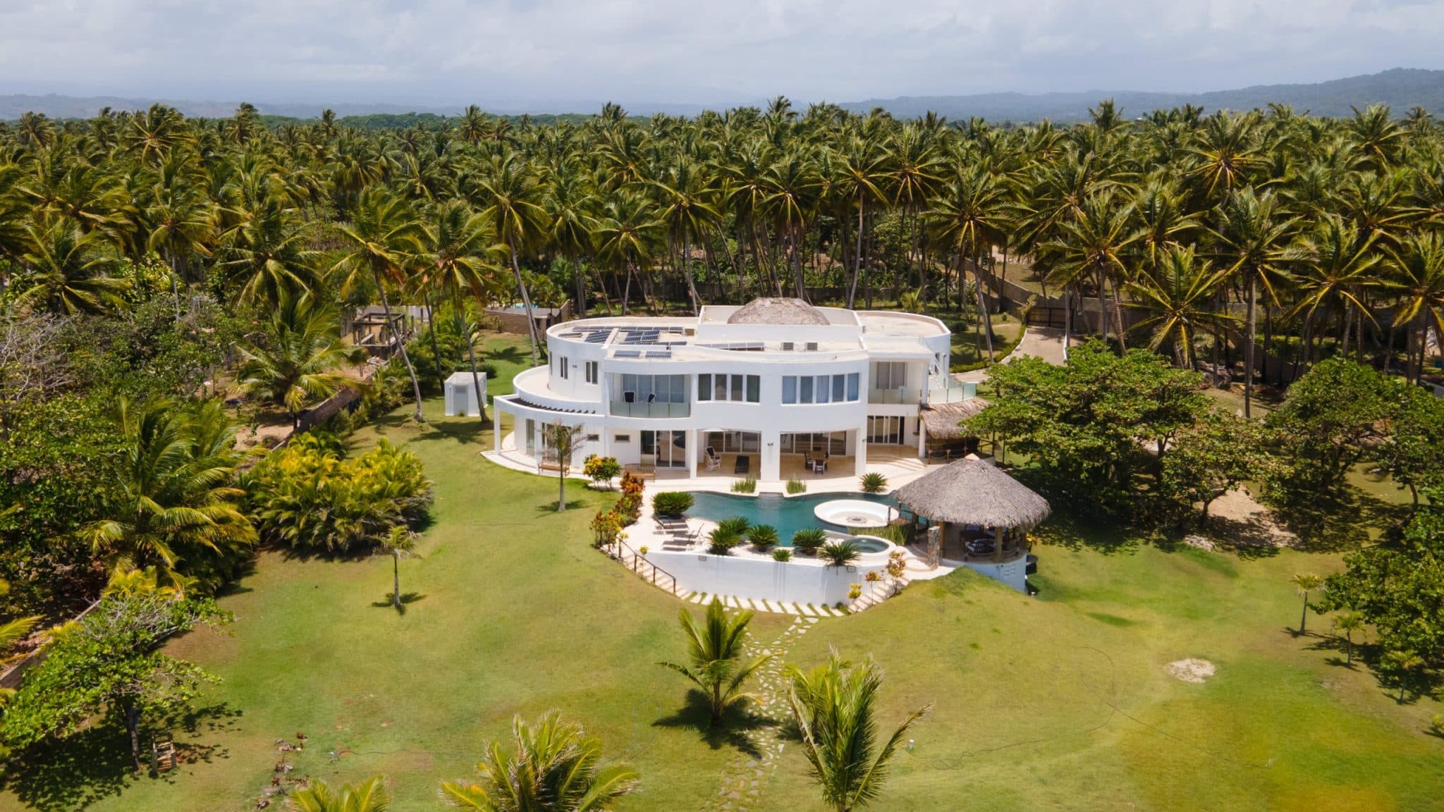 Great Estate With Sandy Ocean Front – Villa Mar