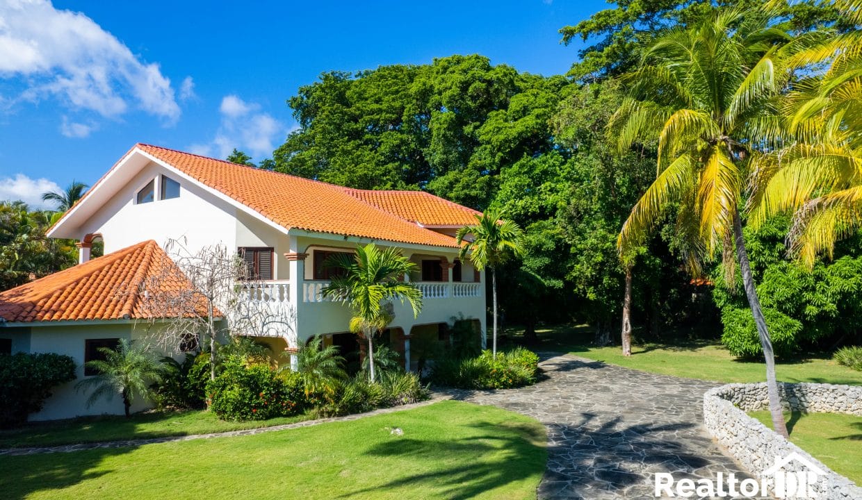 For Sale Beachfront house 4 bedroom- Villa For Sale - Land For Sale - RealtorDR For Sale Cabarete-Sosua Dominican Republic_