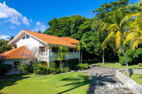 For Sale Beachfront house 4 bedroom- Villa For Sale - Land For Sale - RealtorDR For Sale Cabarete-Sosua Dominican Republic_