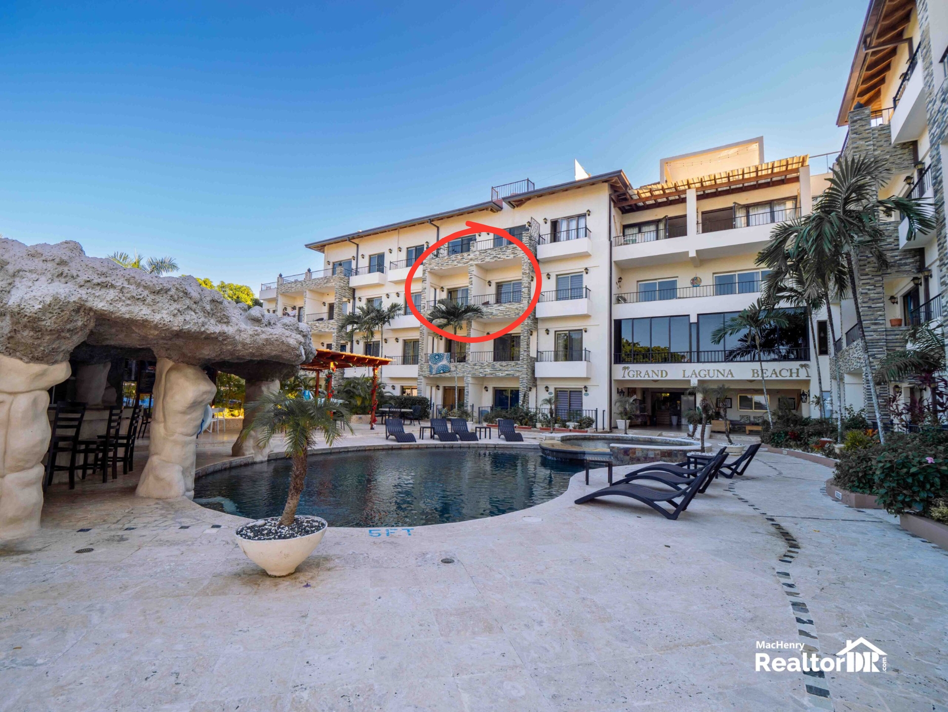 COZY OCEANFRONT OASIS: 2 BED + 2 BATH CONDO IN GRAND LAGUNA BEACH🏖️ ...