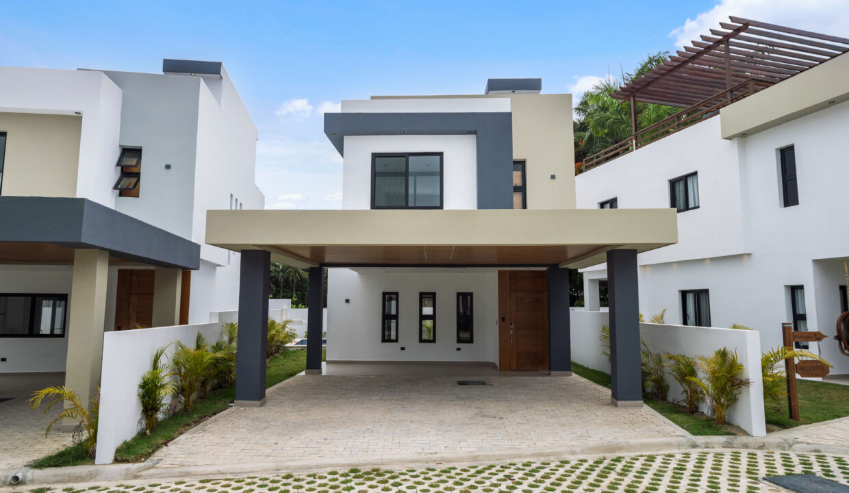 CabMichelleLineRealtorDR-4