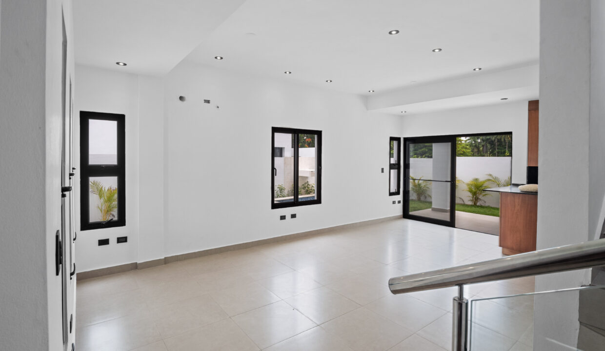 CabMichelleLineRealtorDR-5