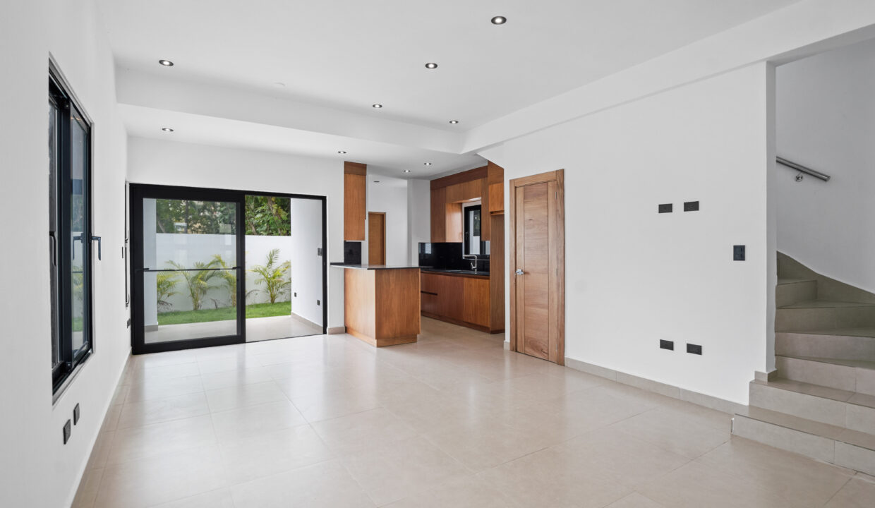CabMichelleLineRealtorDR-7