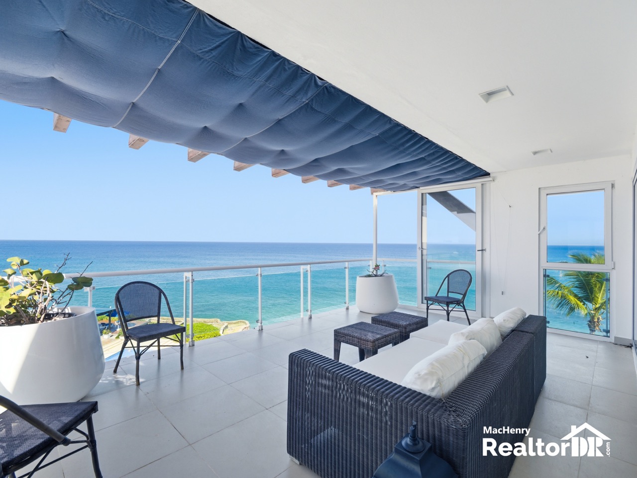 OCEANFRONT 4 BEDROOM PENTHOUSE WITH ROOFTOP IN LAGUNA BEACH SOSÚA