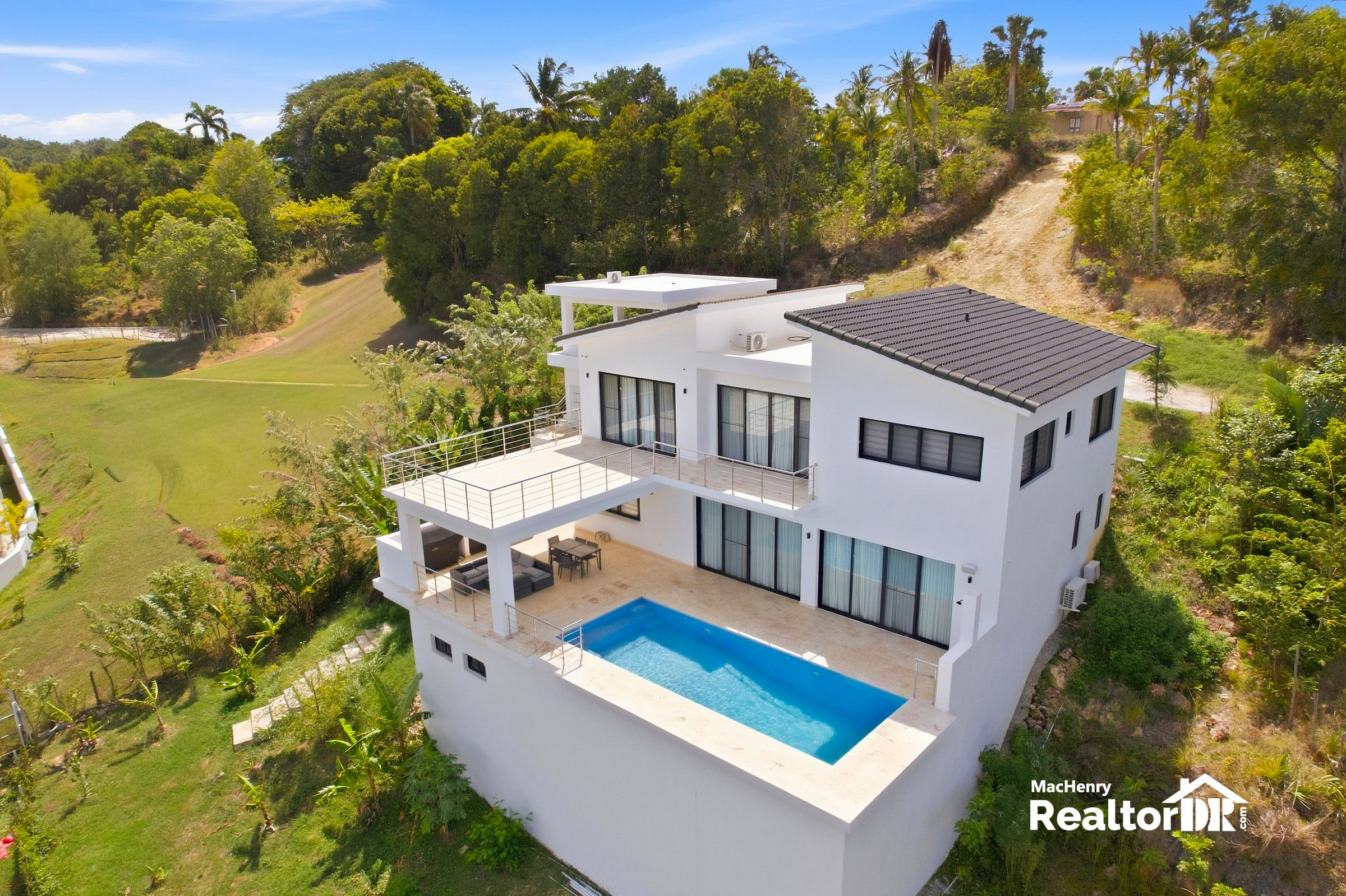 🌴 Spacieuse villa de 5 chambres avec casita privée et piscine à vendre à SosÚa