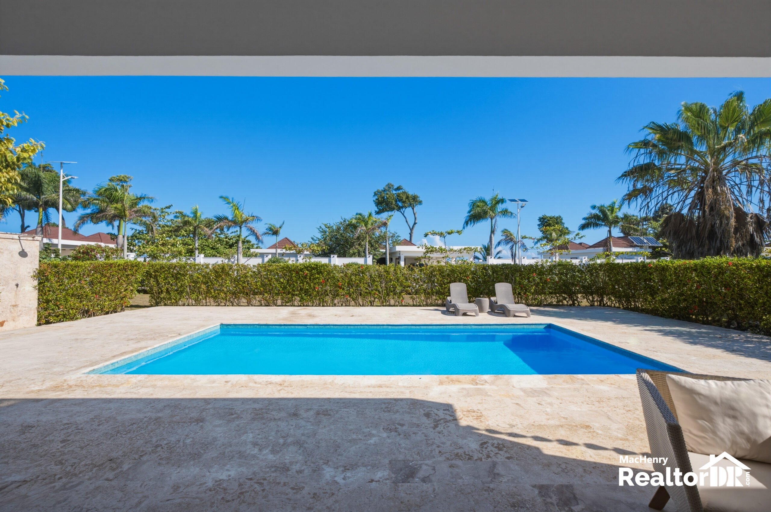 SOSÚA OCEAN VILLAGE | 2 BEDS | 2.5 BATHS | APPROX. 150 M² CONSTRUCTION | 1,100+ M² LOT | PRIVATE POOL | 4 COVERED PARKING SPACES