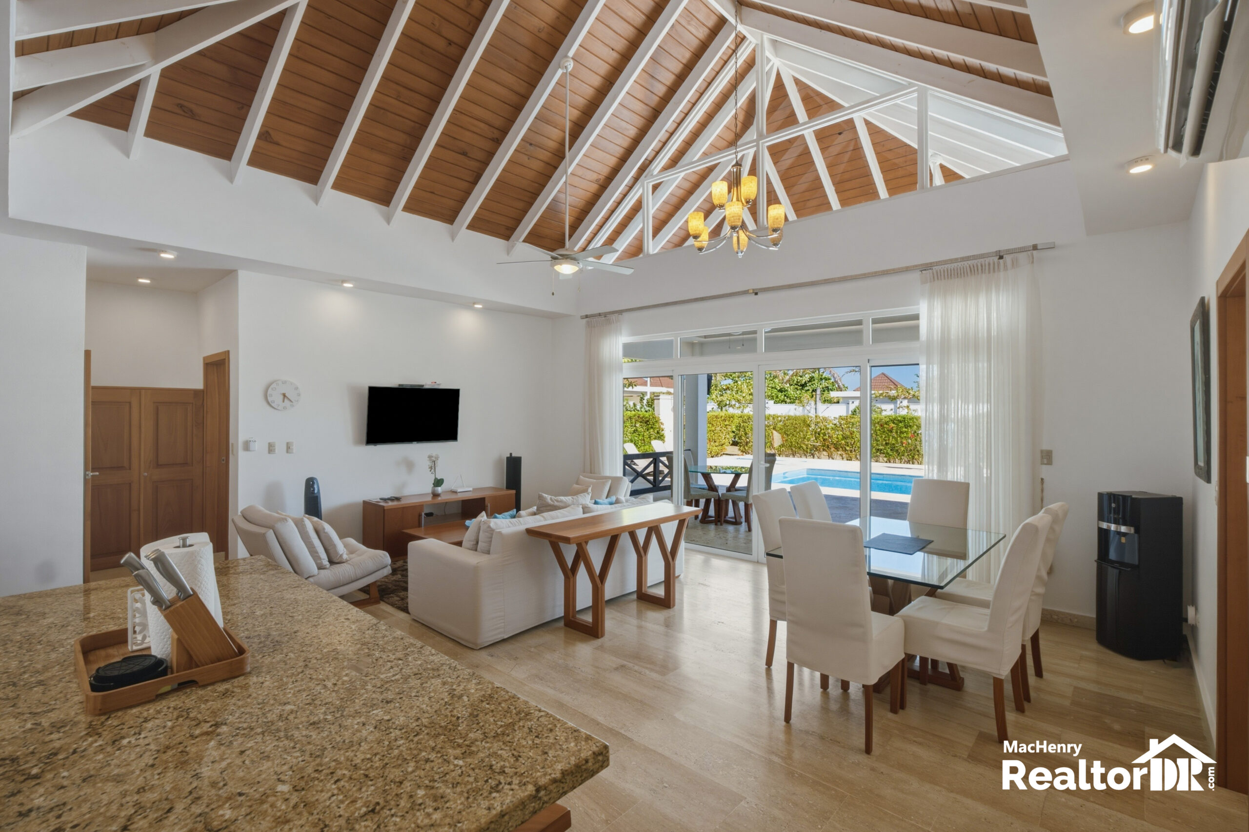 SOSÚA OCEAN VILLAGE | 2 BEDS | 2.5 BATHS | APPROX. 150 M² CONSTRUCTION | 1,100+ M² LOT | PRIVATE POOL | 4 COVERED PARKING SPACES photo 4