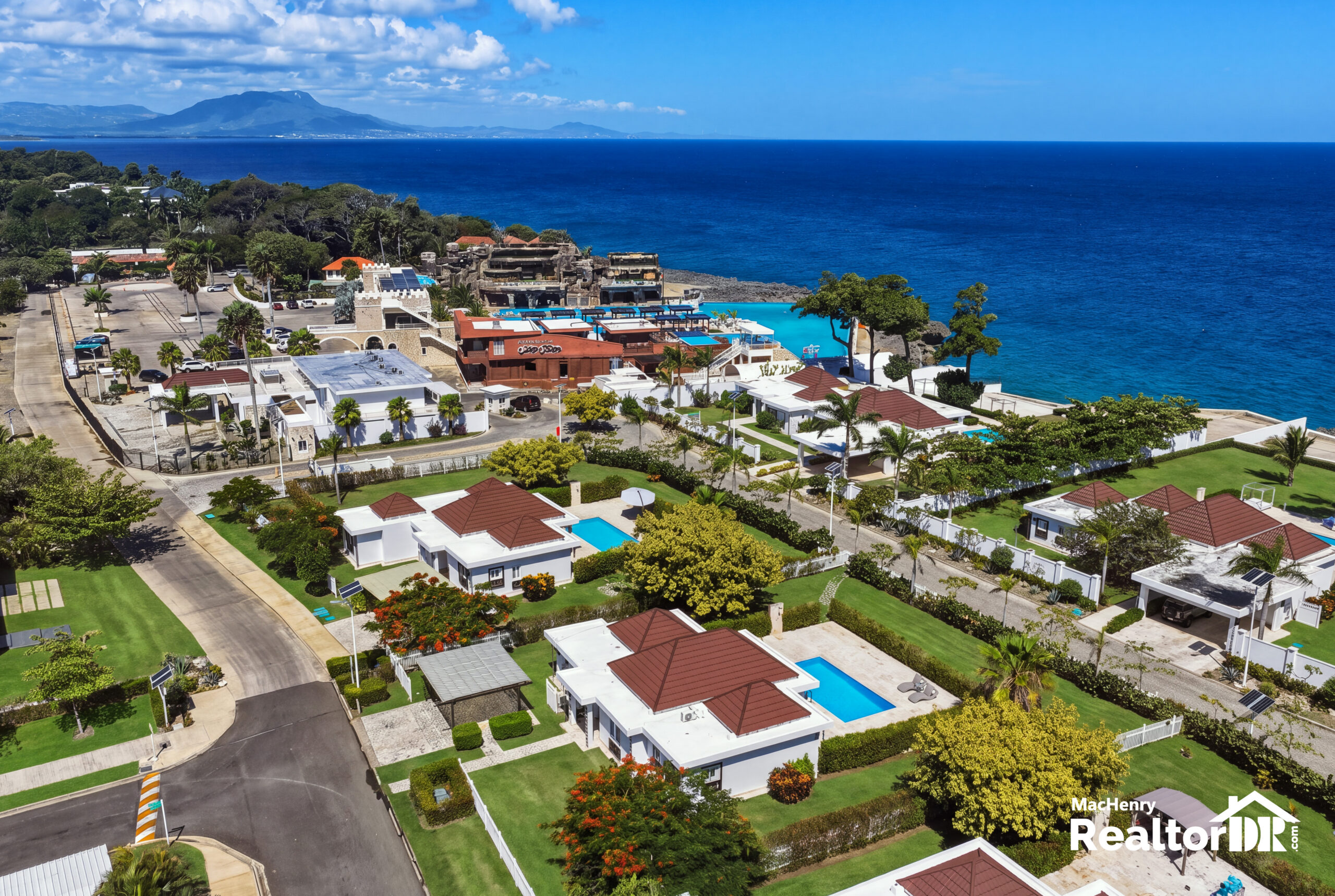 SOSÚA OCEAN VILLAGE | 2 BEDS | 2.5 BATHS | APPROX. 150 M² CONSTRUCTION | 1,100+ M² LOT | PRIVATE POOL | 4 COVERED PARKING SPACES