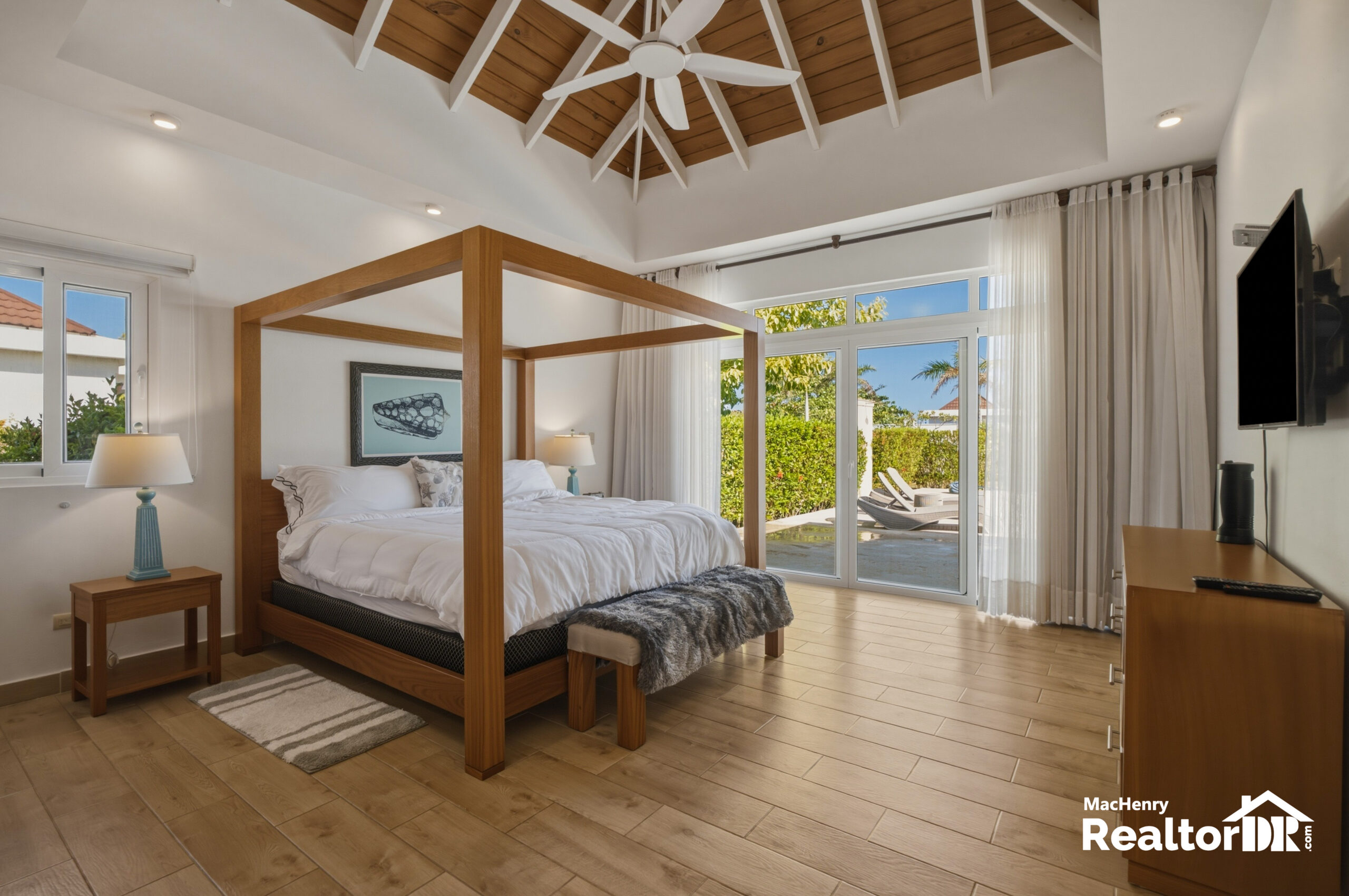 SOSÚA OCEAN VILLAGE | 2 BEDS | 2.5 BATHS | APPROX. 150 M² CONSTRUCTION | 1,100+ M² LOT | PRIVATE POOL | 4 COVERED PARKING SPACES