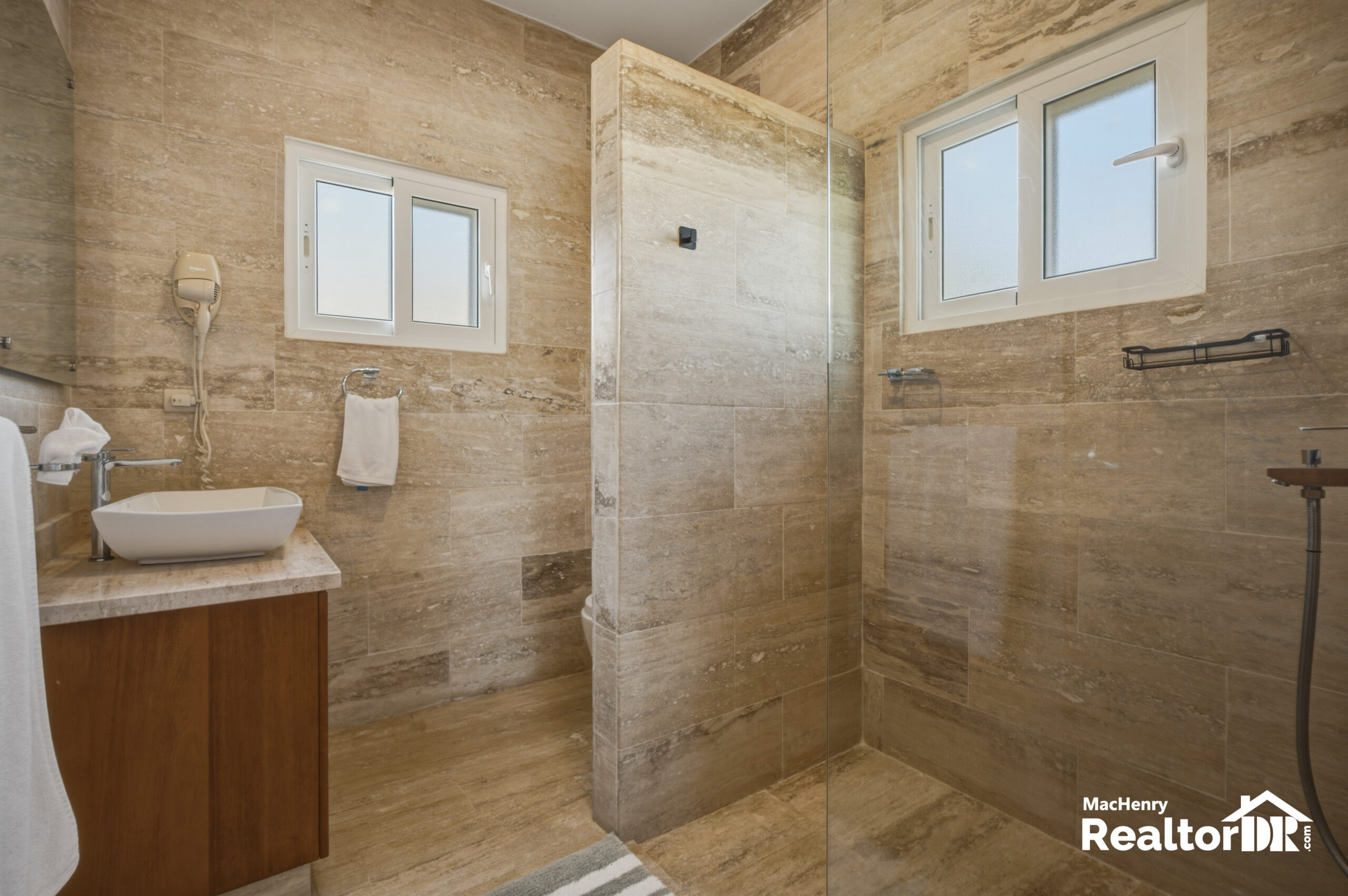 SOSÚA OCEAN VILLAGE | 2 BEDS | 2.5 BATHS | APPROX. 150 M² CONSTRUCTION | 1,100+ M² LOT | PRIVATE POOL | 4 COVERED PARKING SPACES