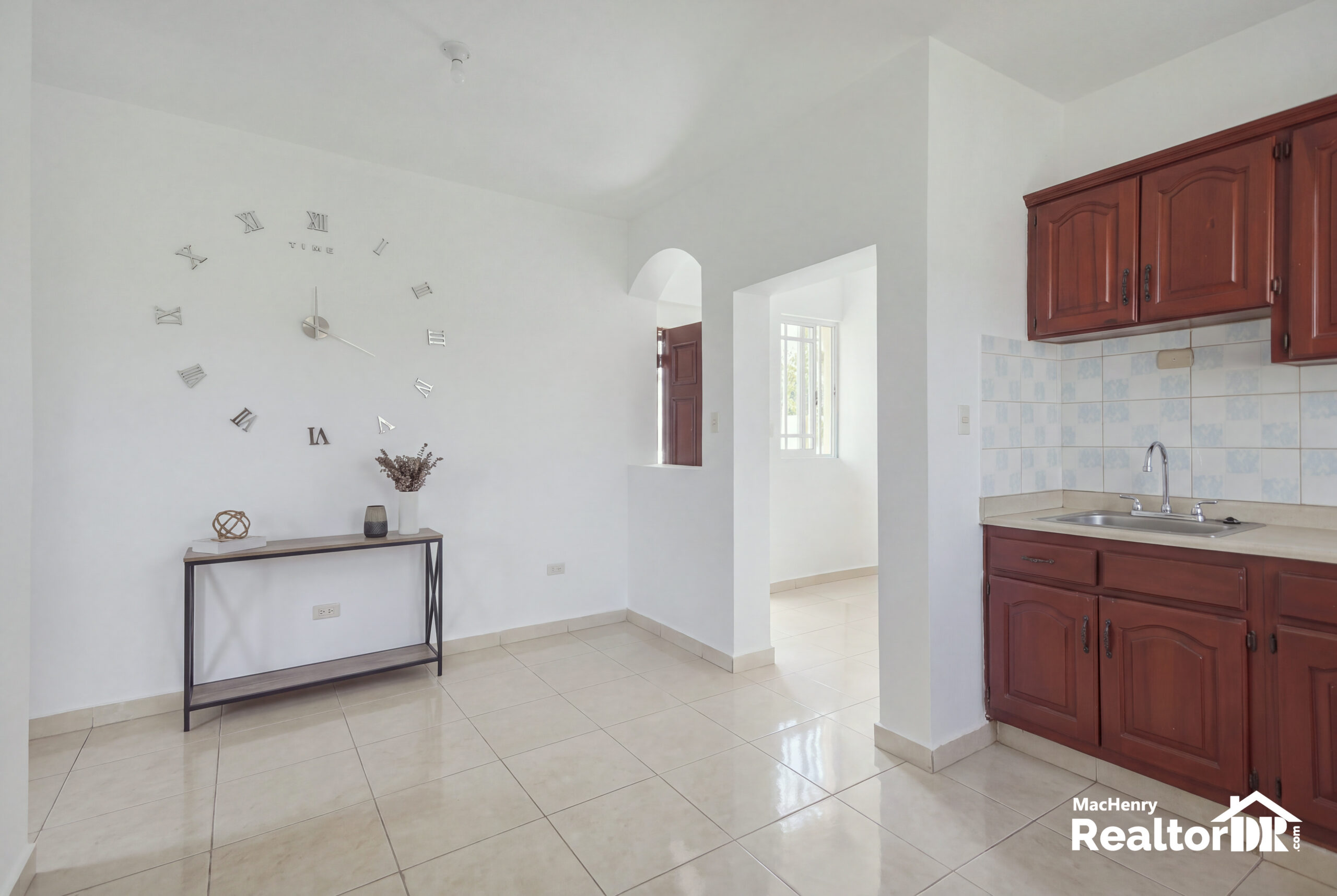 EDIFICIO PARA REFORMAR CERCA DE LA PLAYA DE COSTAMBAR – US$530.000